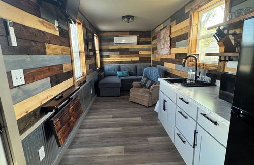 Protection Cabin | Cozy 1-bedroom cabin in Protection with cool AC