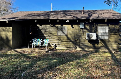 Woodville Cabin | Cozy 1-bedroom cabin 12 miles north of Woodville, 25 miles from Natchez, MS