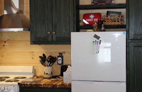 South Lima Cabin | Cozy 1-bedroom cabin with a fireplace and air conditioning.