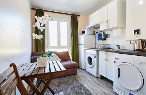 Pantin Apartment | Cozy 1 Bedroom close to Paris