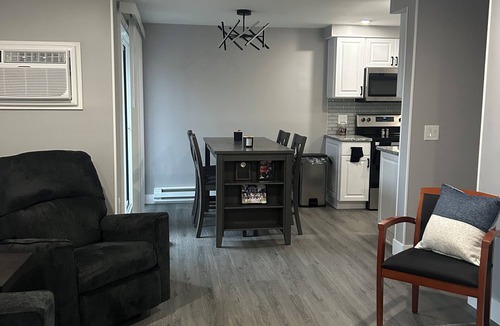 East Syracuse Condo | Cozy 1-bedroom condo Fully renovated.in fabulous E. Syracuse with WiFi, AC.