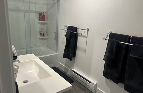East Syracuse Condo | Cozy 1-bedroom condo Fully renovated.in fabulous E. Syracuse with WiFi, AC.