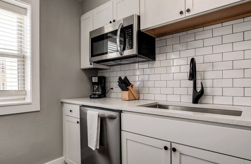 Country Club Plaza Area Apartment | Cozy 1 Bedroom Condo On The Plaza 47