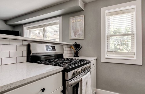 Country Club Plaza Area Apartment | Cozy 1 Bedroom Condo On The Plaza 47