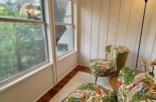 Greater South River City Condo | Cozy 1-bedroom Condo - Austin - Fitness Room - Pool - Reading Room w/Creek view