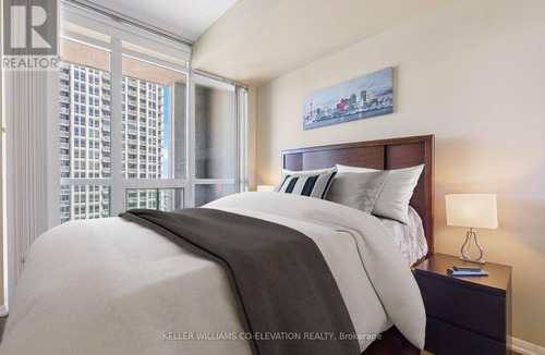Fort York Condo | Cozy 1-bedroom condo in delightful Toronto with AC, fitness room, WiFi