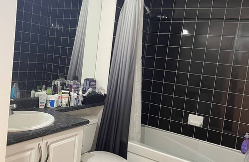 Financial District Condo | Cozy 1-bedroom condo with AC, WiFi in cool Toronto