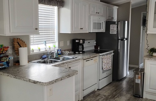 Bayshore Gardens Cottage | Cozy 1-bedroom cottage in serene Bradenton with AC