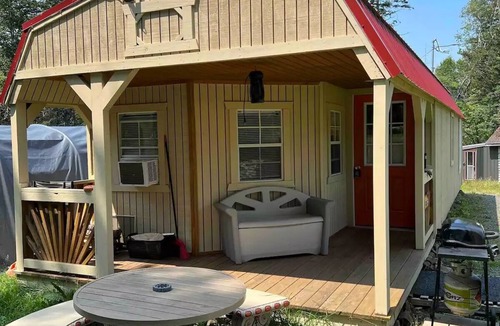 Kings County Cottage | Cozy 1 bedroom cottage, short walk from the baynn
