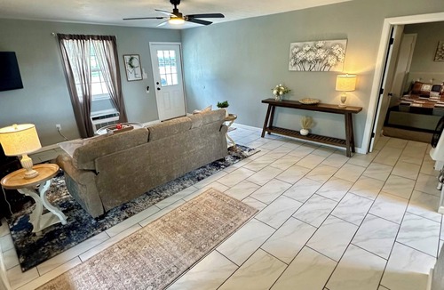 Ozark Cottage | Cozy 1-Bedroom Cottage in Ozark