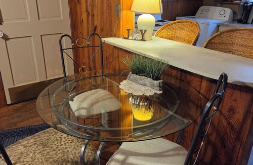Waverly Cottage | Cozy 1-bedroom cottage in peaceful Waverly