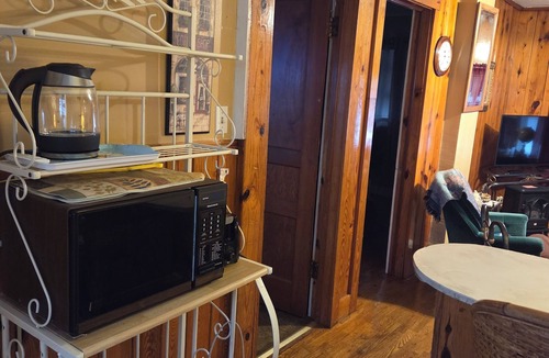 Waverly Cottage | Cozy 1-bedroom cottage in peaceful Waverly