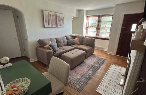 Belleville House | Cozy 1-Bedroom Duplex in Belleville