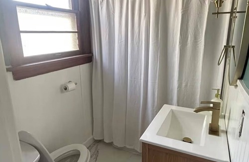 Belleville House | Cozy 1-Bedroom Duplex in Belleville