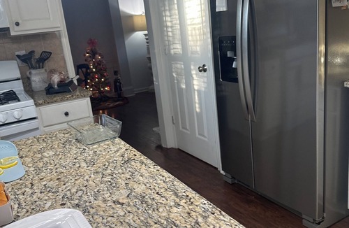 Suwanee House | Cozy 1-bedroom for rent, 4 bedrooms house in soothing Suwanee with AC and heat