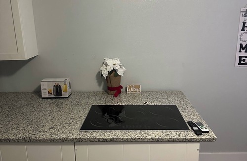 Miami Gardens House | Cozy 1-bedroom Guest Home in Miami Gardens with AC