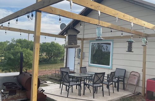 Silver House | Cozy 1-bedroom house in enjoyable Colorado City with AC, WiFi