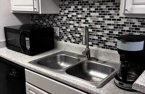 Euless Apartment | Cozy 1-bedroom Home Away from Home in amazing Euless with AC, WiFi, & Amenities