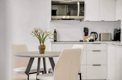 Burlington House | *Cozy* 1 Bedroom Home Near Waterfront/Trails