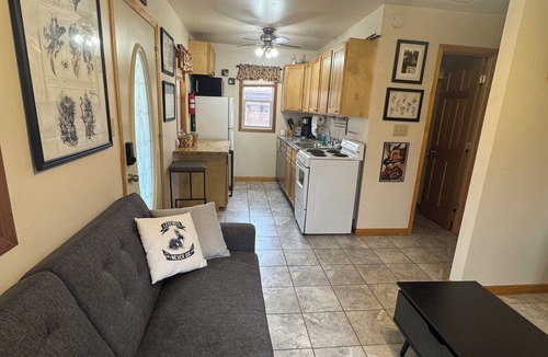 Martinsville House | Cozy 1-bedroom house in the woods of beautiful Martinsville