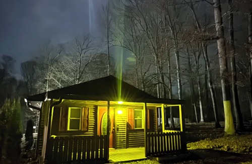 Martinsville House | Cozy 1-bedroom house in the woods of beautiful Martinsville