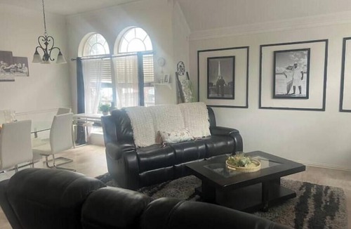 North Arlington House | Cozy 1-bedroom house in lovely Arlington with AC