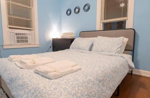 Skokie House | Cozy 1-Bedroom House in Tranquil Skokie With Free Parking