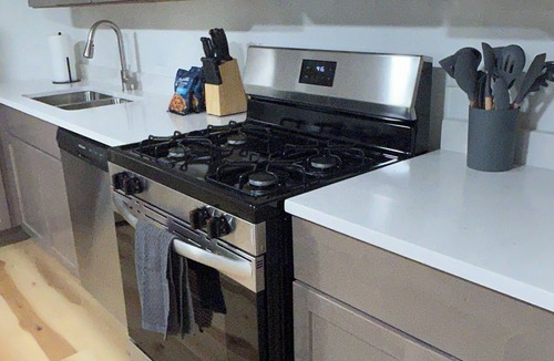 West Town House | Cozy 1-bedroom house in charming Chicago Free Easy Parking , AC, Washer & Dryer