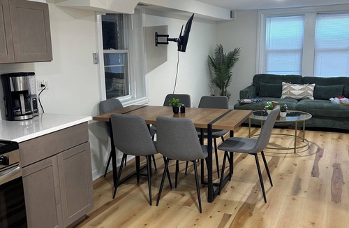 West Town House | Cozy 1-bedroom house in charming Chicago Free Easy Parking , AC, Washer & Dryer