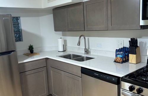 West Town House | Cozy 1-bedroom house in charming Chicago Free Easy Parking , AC, Washer & Dryer