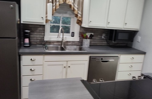 Clifton House | Cozy 1-bedroom house in peaceful Clifton with AC