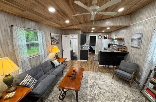 Anderson County House | Cozy 1-bedroom house in peaceful Elkhart with AC, WiFi
