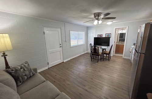Thurber House | Cozy 1-bedroom house in charming Strawn with AC