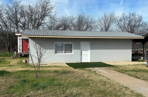Thurber House | Cozy 1-bedroom house in charming Strawn with AC