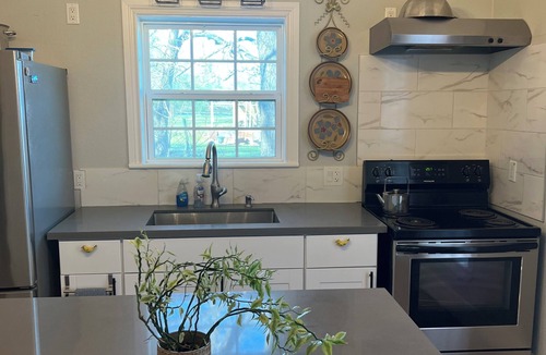 Trinity House | Cozy 1-bedroom house in Trinity, Starlink, king size bed