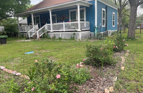 Trinity House | Cozy 1-bedroom house in Trinity, Starlink, king size bed