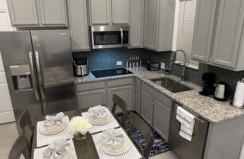 Richmond House | Cozy 1-bedroom house in lovely Rosenberg with AC