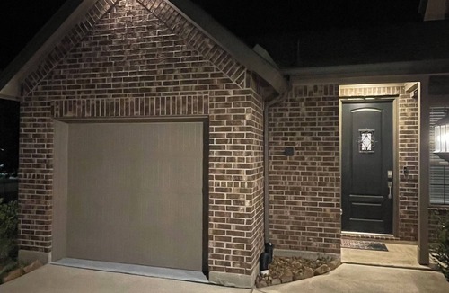Richmond House | Cozy 1-bedroom house in lovely Rosenberg with AC