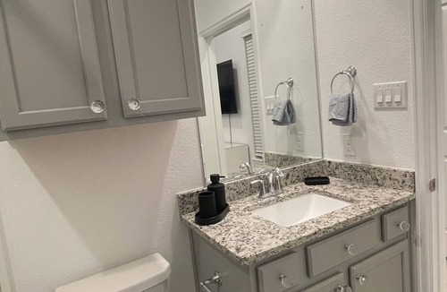 Richmond House | Cozy 1-bedroom house in lovely Rosenberg with AC