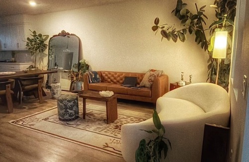 Newark House | Cozy 1-bedroom in gorgeous Newark home with AC and gym access pool and hot tub