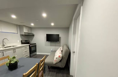 Bendale House | Cozy 1-bedroom lookout basement unit with large windows - close to STC