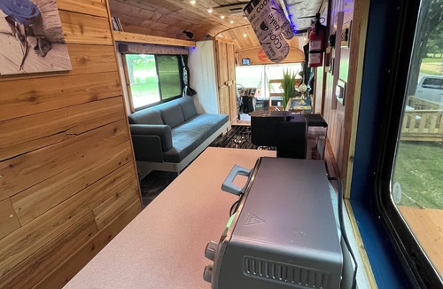 Gordonville House | Cozy 1-bedroom Luxury Bus Conversion in amazing Gordonville TX at Lake Texoma