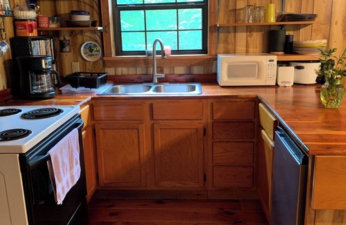 Glenwood House | Cozy 1-bedroom manufactured home with cabin vibe in adorable Glenwood with AC