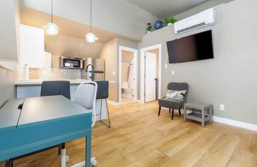 Cole Condo | Cozy 1-bedroom MIL - fresh, clean and great location!