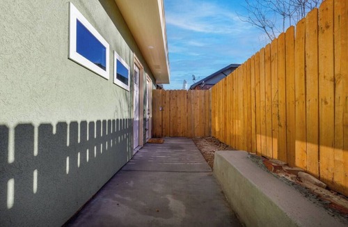 Cole Condo | Cozy 1-bedroom MIL - fresh, clean and great location!