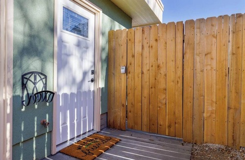 Cole Condo | Cozy 1-bedroom MIL - fresh, clean and great location!