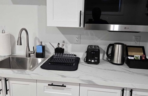 Winnipeg Apartment | Cozy 1-Bedroom Private Basement Suite in Winnipeg. Separate Entrance.