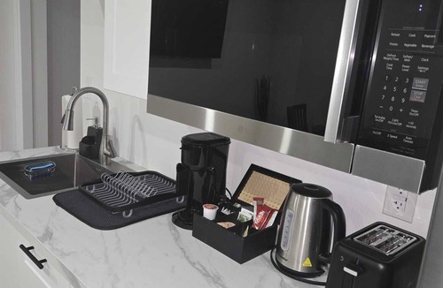 Winnipeg Apartment | Cozy 1-Bedroom Private Basement Suite in Winnipeg. Separate Entrance.