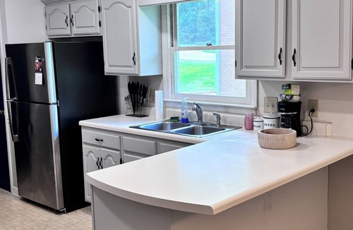 Griffin House | Cozy 1-bedroom private unit with shared amenities.