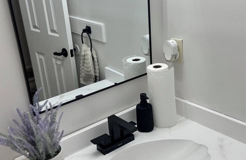 Griffin House | Cozy 1-bedroom private unit with shared amenities.